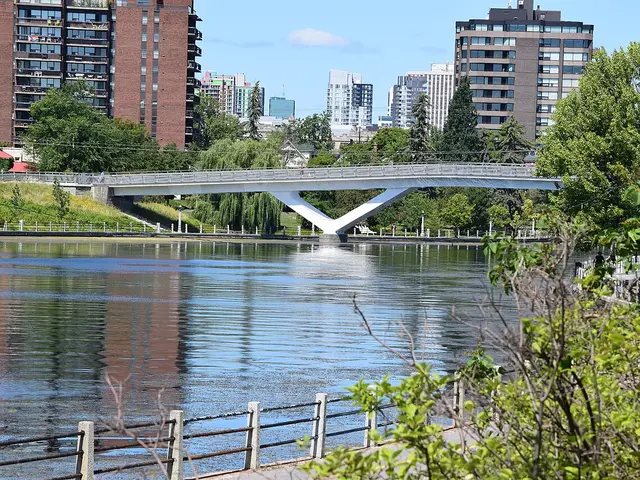 La passerelle Flora au-dessus du canal Rideau dans Old Ottawa East.