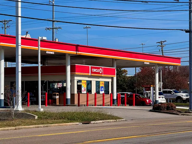 Exterior of a Circle K convenience store and attached gas station in Knoxville, Tennessee.